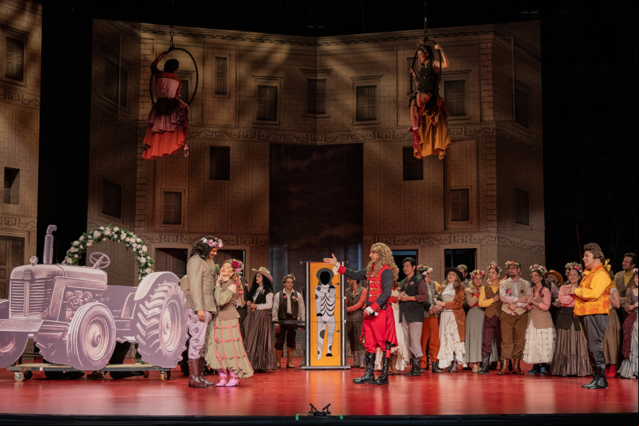 Cena da produção de 'Don Giovanni' no Theatro Municipal de São Paulo [Divulgação/Larissa Paz]