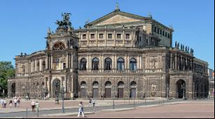 A Semperoper atual, em foto de 2013 (wikimedia commons, Avda)