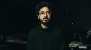 O violoncelista e compositor brasileiro Caio de Azevedo [Divulgação]