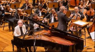 O pianista Marc-Andre Hamelin durante o concerto com a Osesp na Sala São Paulo [Reprodução/FacebookOsesp]