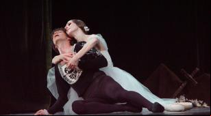 Ana Botafogo e Marcelo Misailidis em “Giselle”, de Peter Wright. Theatro Municipal do Rio de Janeiro (acervo pessoal de Ana Botafogo)