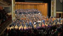 Artistas recebem os aplausos após a apresentação do Réquiem de guerra (Revista CONCERTO)